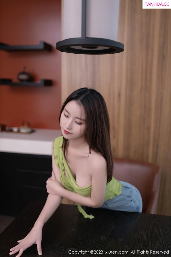   [XiuRen]高清写真图 2023.09.13 No.7381 杏子Yada 牛仔裤美腿第11张图片